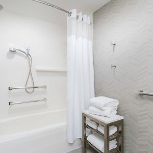One-Bedroom King Suite